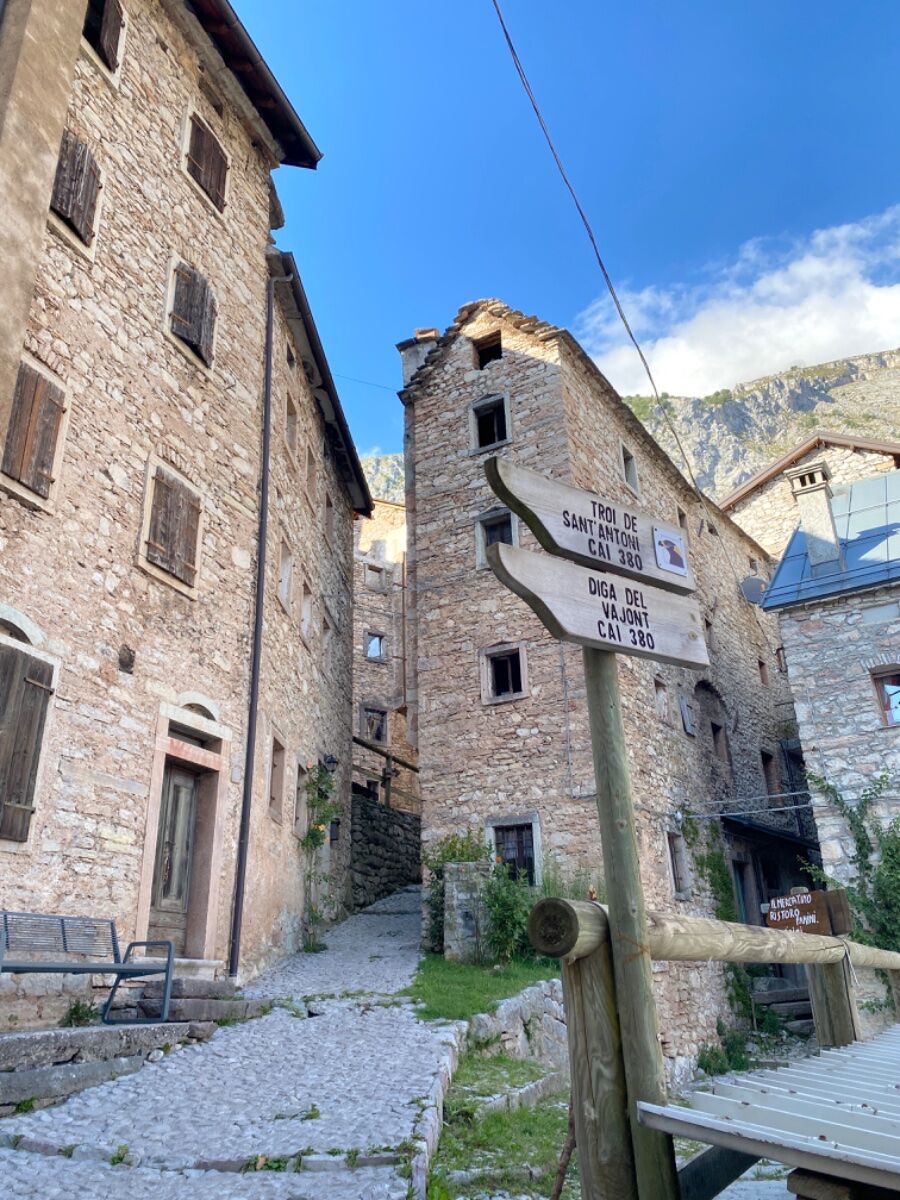 Trekking nella valle del Vajont e pranzo in Osteria a Erto Trekking nella valle del Vajont e pranzo in Osteria a Erto desktop picture