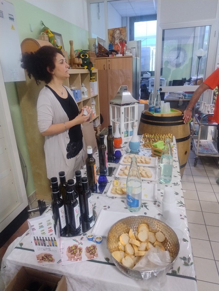 La Molitura delle Olive: degustazione e trekking euganeo La Molitura delle Olive: degustazione e trekking euganeo desktop picture