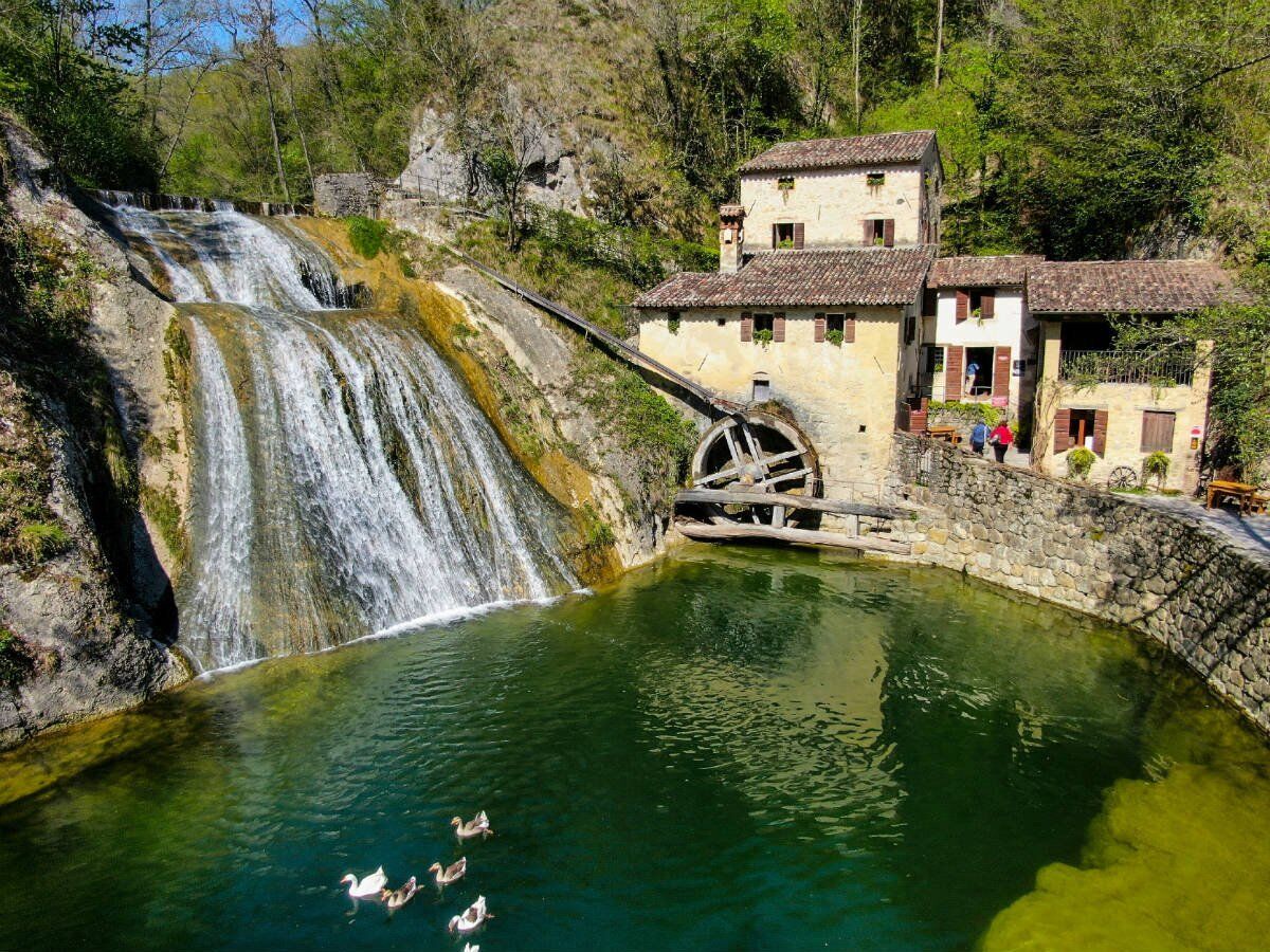 Foliage d’autunno: il suggestivo Molinetto della Croda con Agri-pranzo Foliage d’autunno: il suggestivo Molinetto della Croda con Agri-pranzo desktop picture
