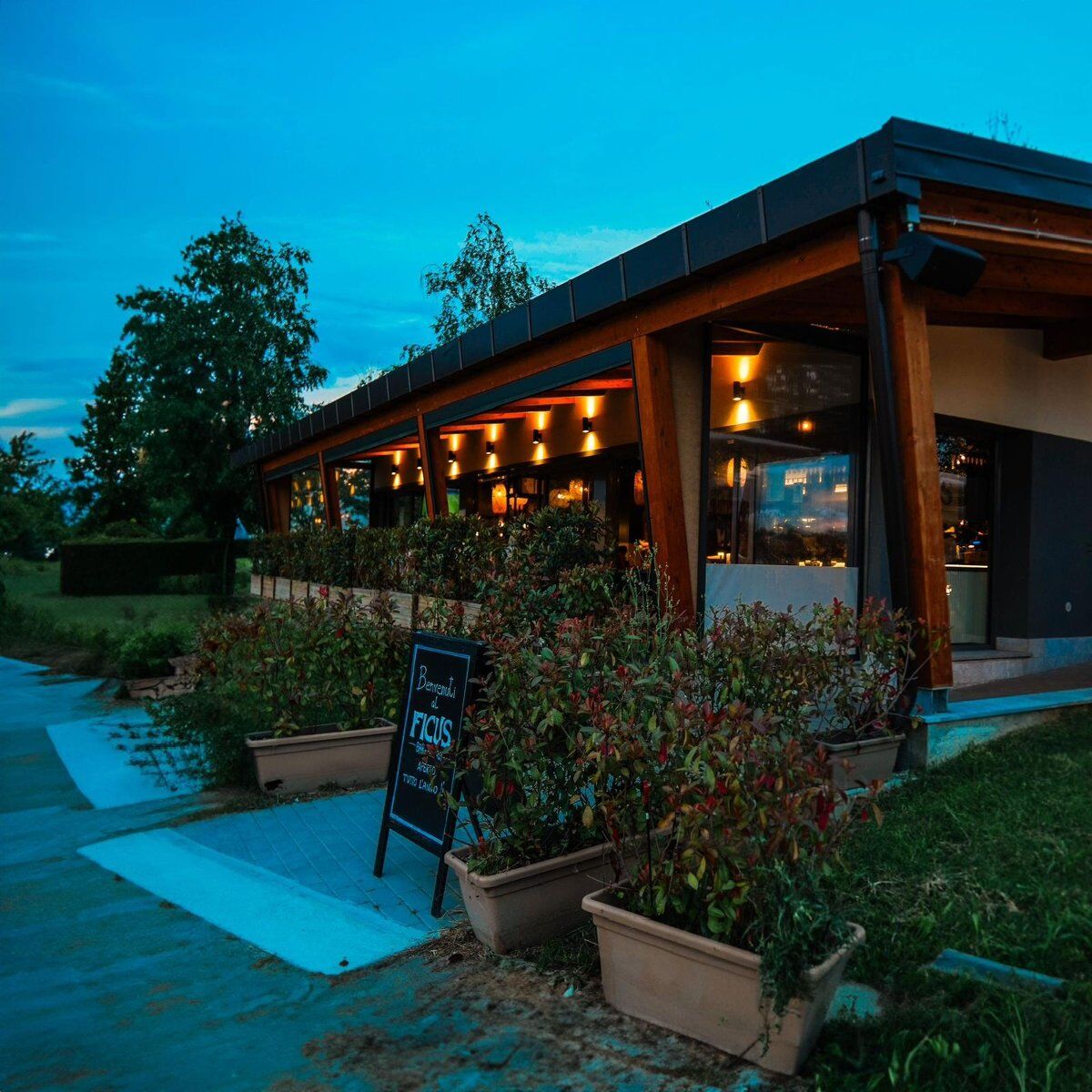 Aperitivo con Dj-Set al Ficus di Giussano Aperitivo con Dj-Set al Ficus di Giussano desktop picture