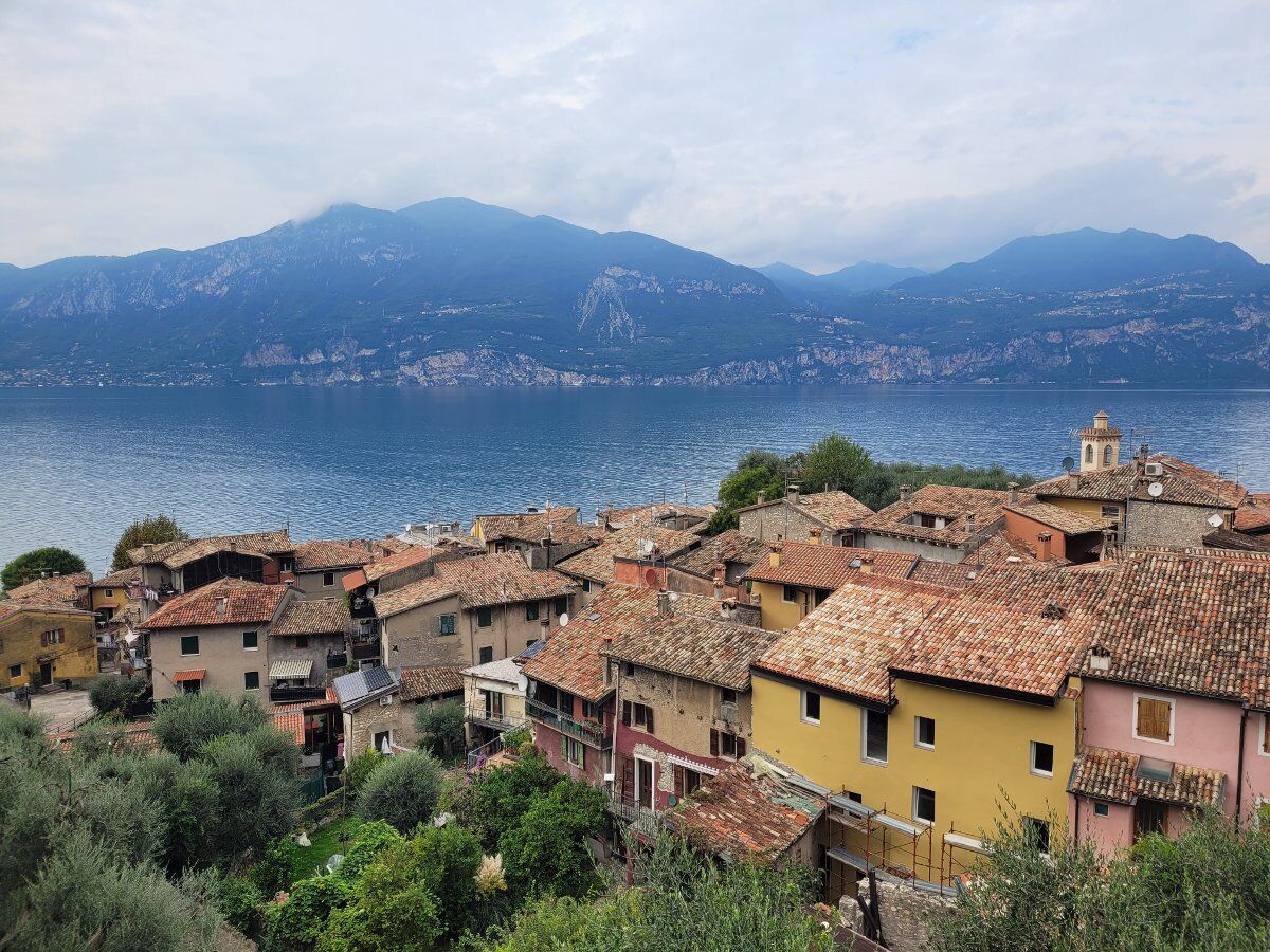 Trekking sul Sentiero del Pellegrino: l'Antico Borgo di Campo Trekking sul Sentiero del Pellegrino: l'Antico Borgo di Campo desktop picture