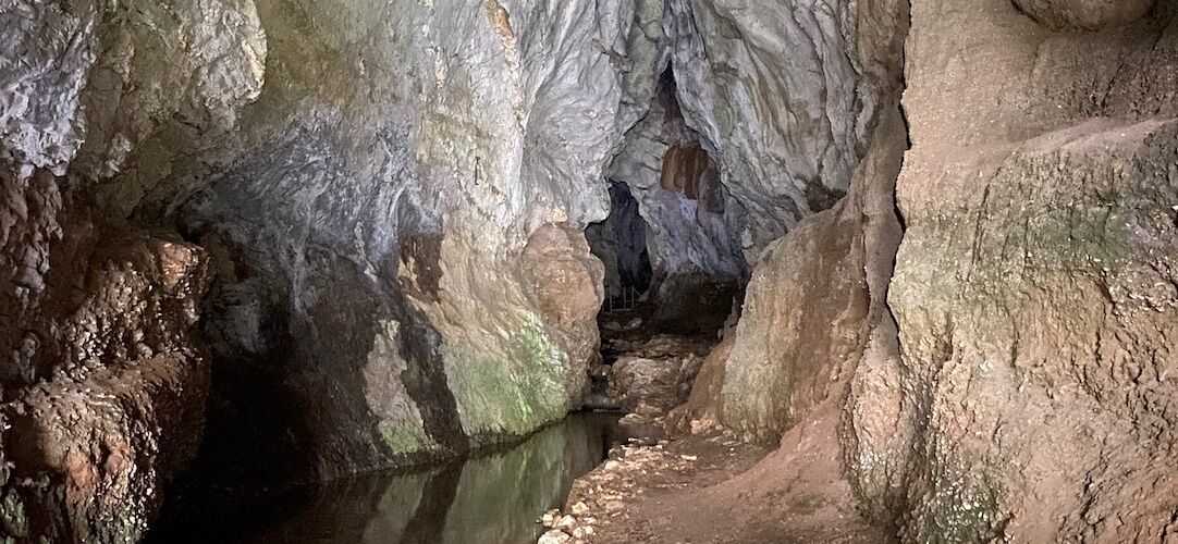 Esplora la Grotta del Buco del Piombo: avventura al tramonto Esplora la Grotta del Buco del Piombo: avventura al tramonto desktop picture