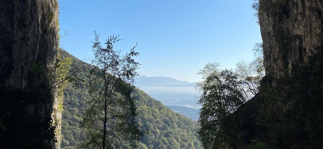 Esplora la Grotta del Buco del Piombo: avventura al tramonto Esplora la Grotta del Buco del Piombo: avventura al tramonto desktop picture