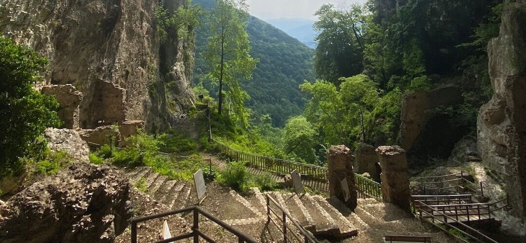 Esplora la Grotta del Buco del Piombo: avventura al tramonto Esplora la Grotta del Buco del Piombo: avventura al tramonto desktop picture