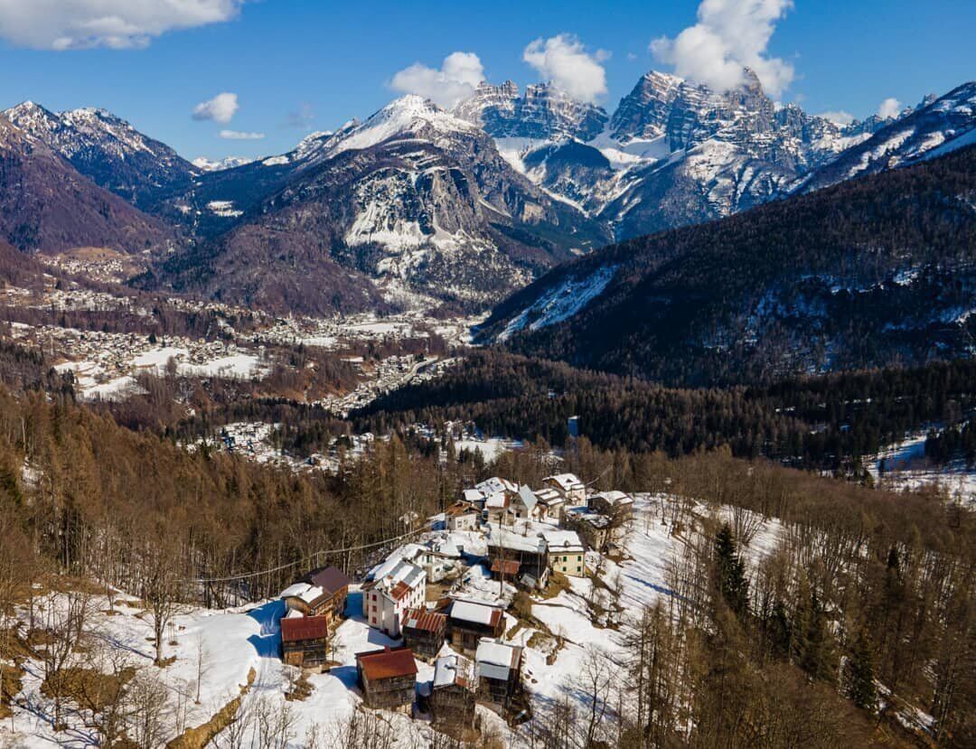 Ciaspolata al laghetto del Vach e all'antico borgo di Colcerver Ciaspolata al laghetto del Vach e all'antico borgo di Colcerver desktop picture