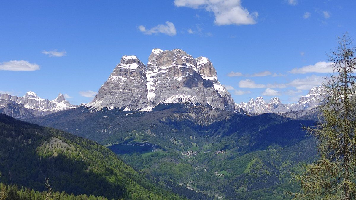 Ciaspolata al laghetto del Vach e all'antico borgo di Colcerver Ciaspolata al laghetto del Vach e all'antico borgo di Colcerver desktop picture
