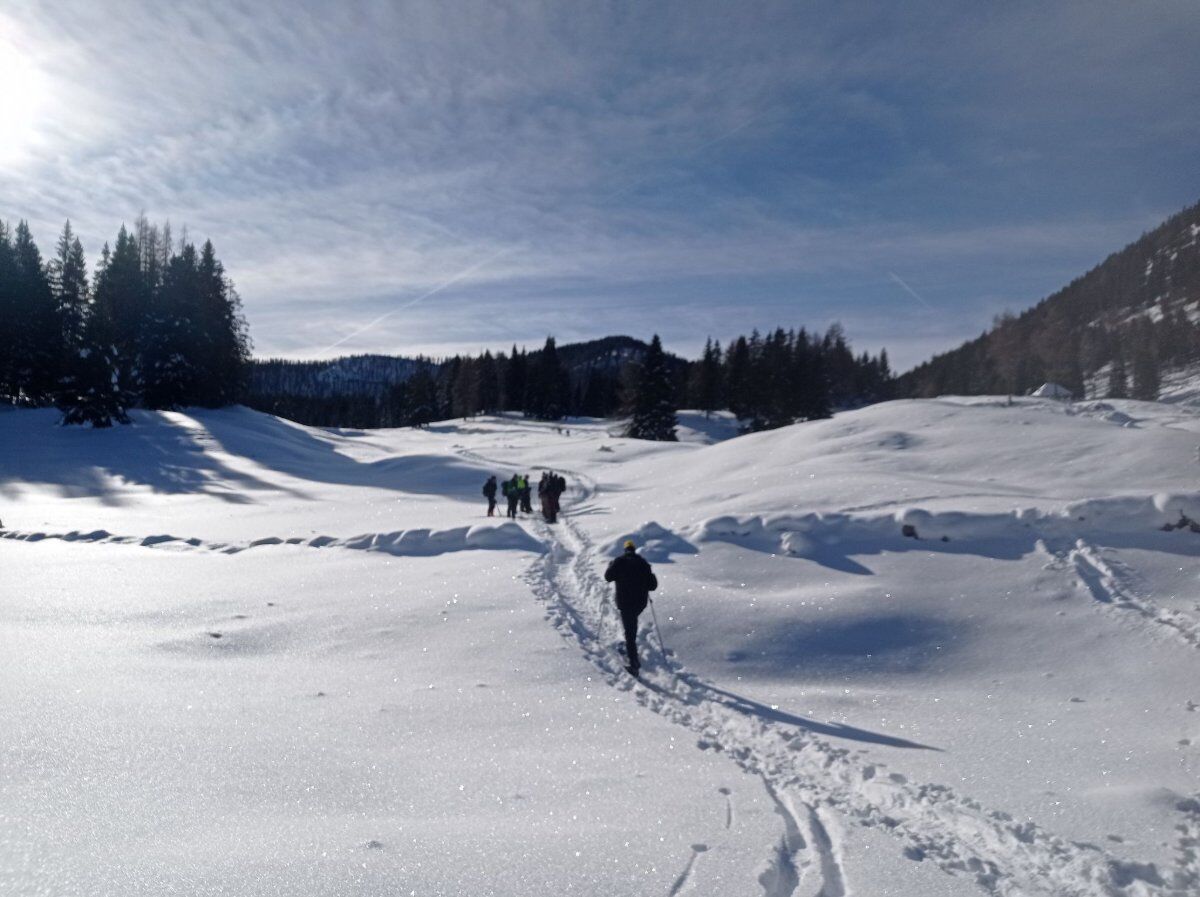 Ciaspolata a Costa d'Agra: la Val dei Tre Sassi e delle Lanze Ciaspolata a Costa d'Agra: la Val dei Tre Sassi e delle Lanze desktop picture