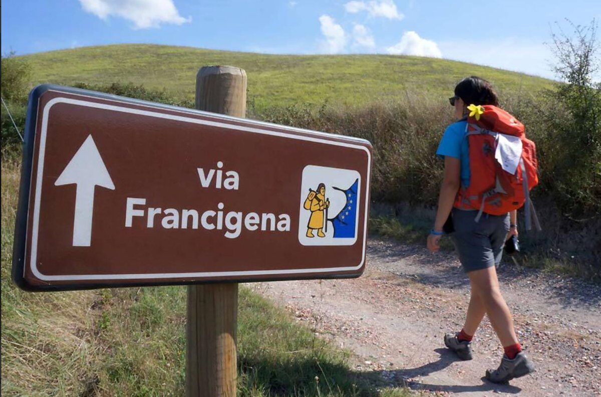 La Via Francigena: da Siena a San Quirico d'Orcia La Via Francigena: da Siena a San Quirico d'Orcia desktop picture