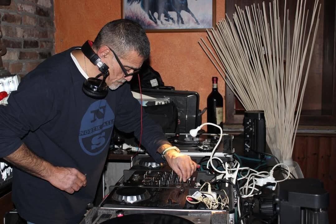 Pranzo e discoteca pomeridiana anni '80 e '90 Pranzo e discoteca pomeridiana anni '80 e '90 desktop picture