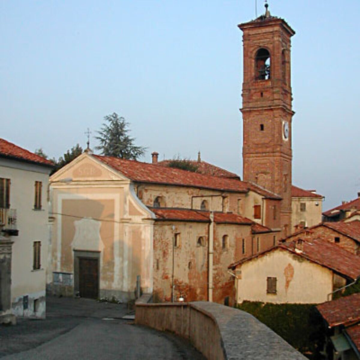 Cammini del Romanico: Quinta tappa, l'Anello di Mombello e il Lago di Arignano Cammini del Romanico: Quinta tappa, l'Anello di Mombello e il Lago di Arignano desktop picture