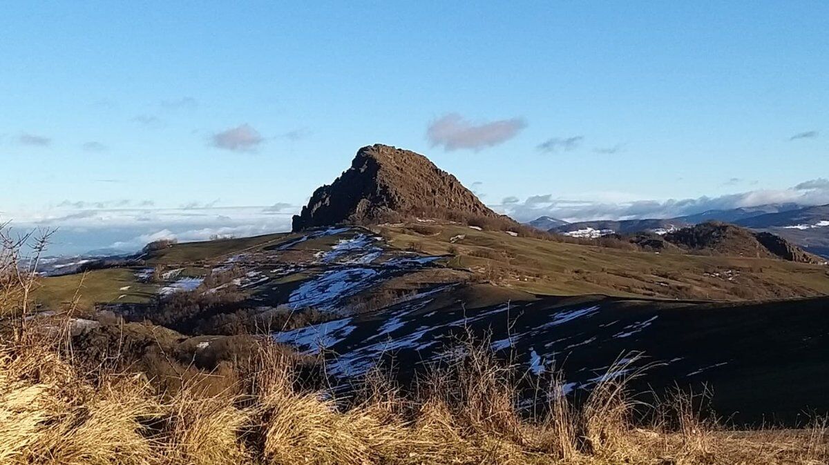 Esplora le meraviglie naturali delle Pietre Parcellara e Perduca Esplora le meraviglie naturali delle Pietre Parcellara e Perduca desktop picture