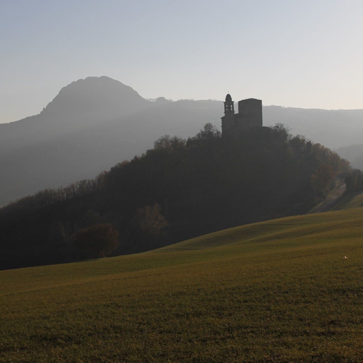 Esplora le meraviglie naturali delle Pietre Parcellara e Perduca Esplora le meraviglie naturali delle Pietre Parcellara e Perduca desktop picture