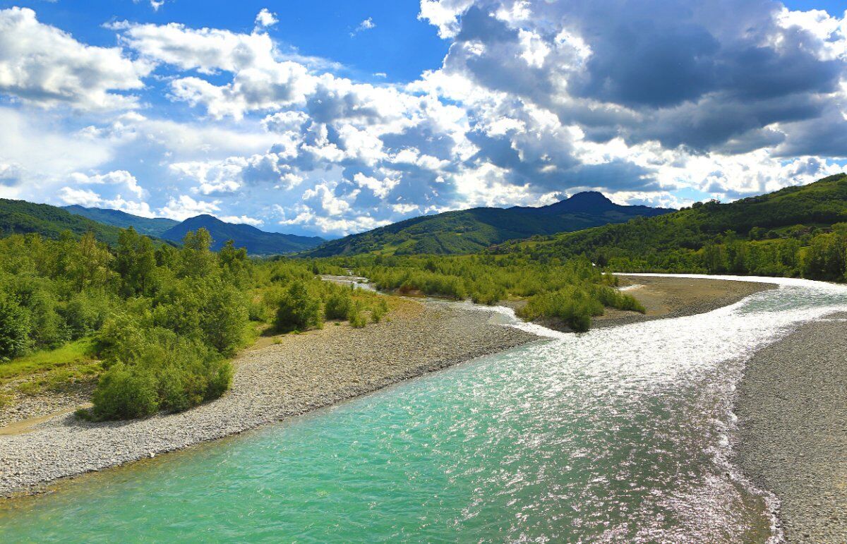 Esplora le meraviglie naturali delle Pietre Parcellara e Perduca Esplora le meraviglie naturali delle Pietre Parcellara e Perduca desktop picture