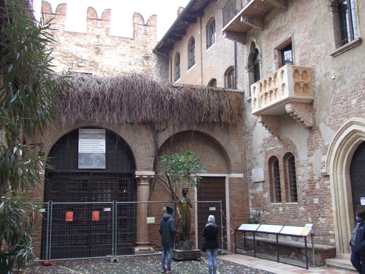 Verona romantica: sulle tracce di Romeo e Giulietta con dolce finale Verona romantica: sulle tracce di Romeo e Giulietta con dolce finale desktop picture