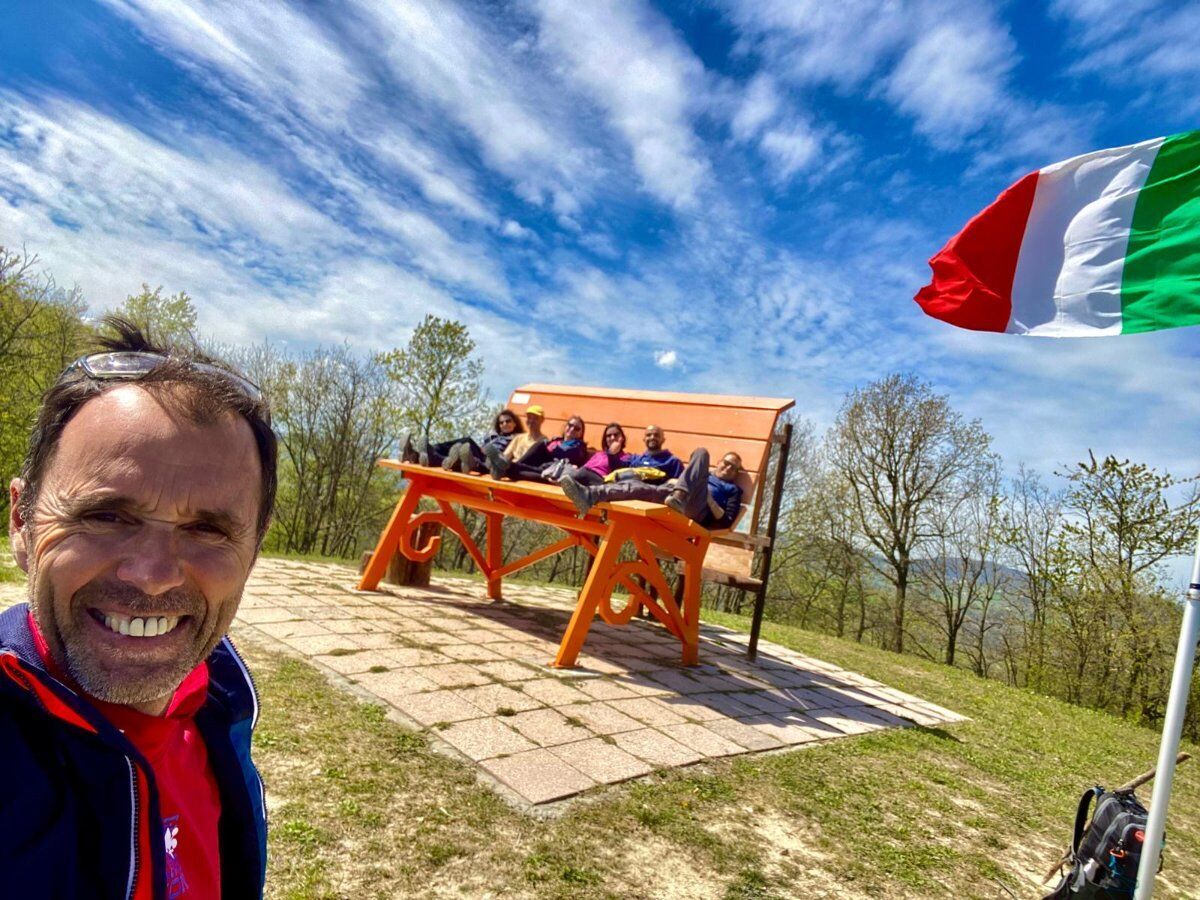 Baiso: Trekking tra Dinosauri, Colorati Calanchi e Big Bench Baiso: Trekking tra Dinosauri, Colorati Calanchi e Big Bench desktop picture