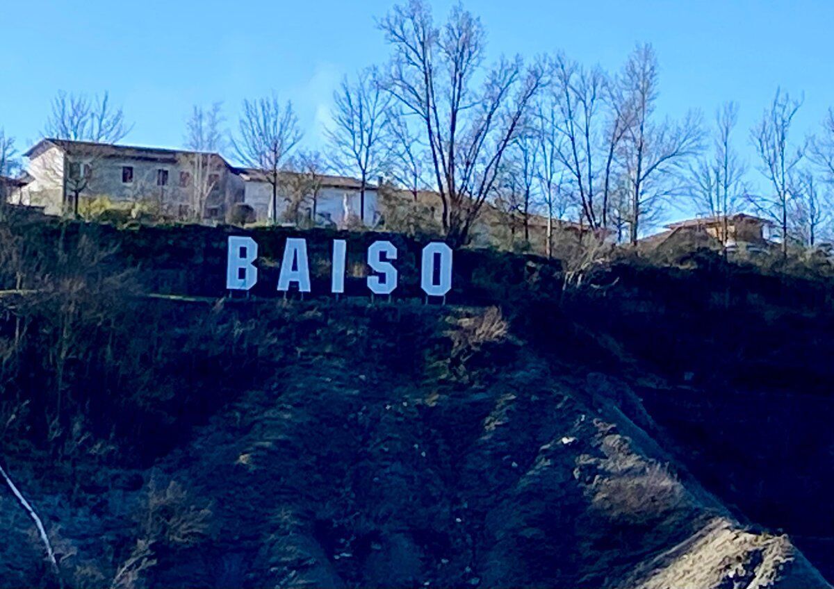 Baiso: Trekking tra Dinosauri, Colorati Calanchi e Big Bench Baiso: Trekking tra Dinosauri, Colorati Calanchi e Big Bench desktop picture