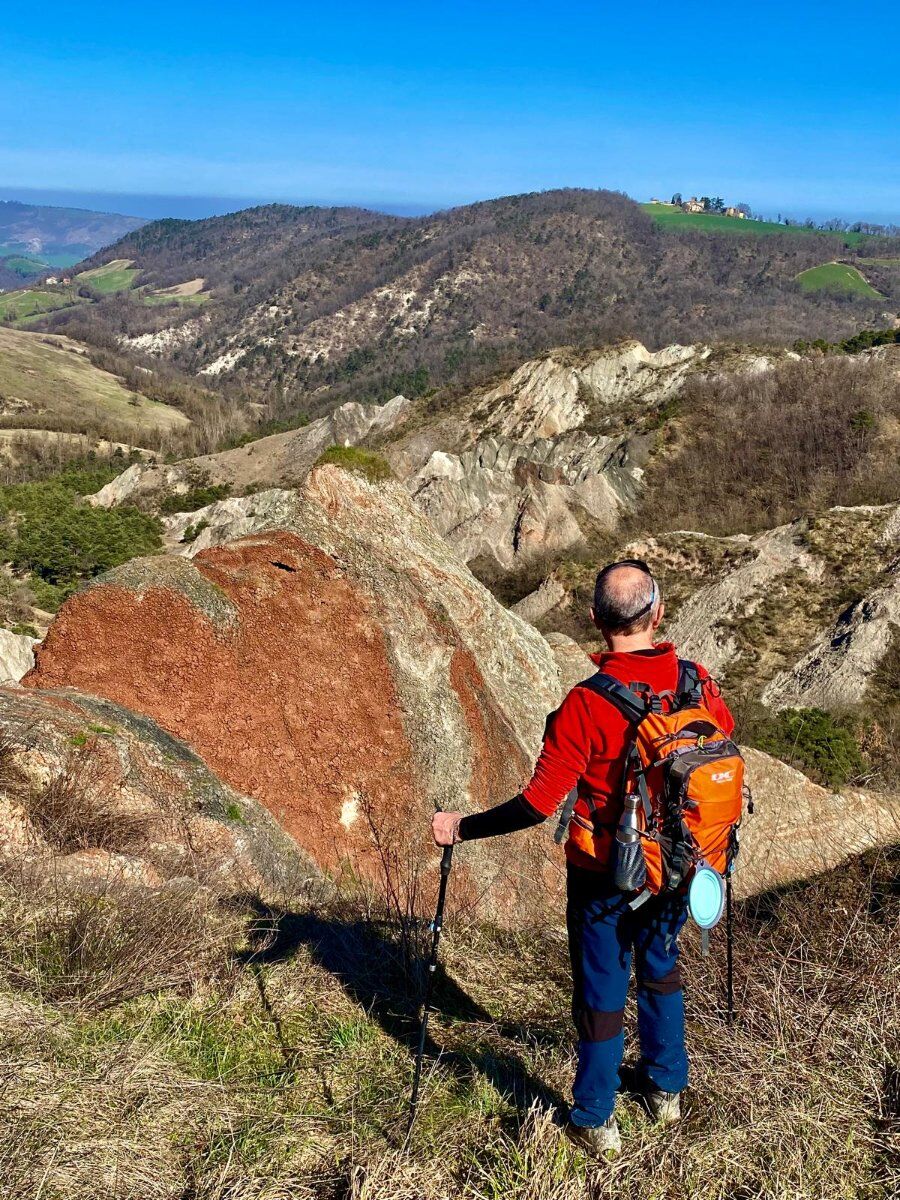 Baiso: Trekking tra Dinosauri, Colorati Calanchi e Big Bench Baiso: Trekking tra Dinosauri, Colorati Calanchi e Big Bench desktop picture