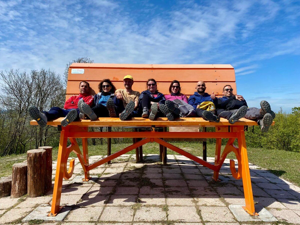 Baiso: Trekking tra Dinosauri, Colorati Calanchi e Big Bench Baiso: Trekking tra Dinosauri, Colorati Calanchi e Big Bench desktop picture