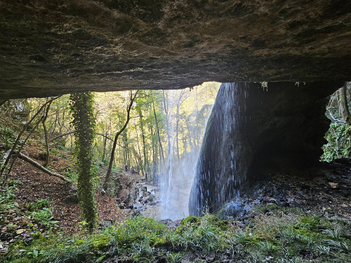 Escursione ad anello alla Cascata dei Papalini e al Buco delle Anguane Escursione ad anello alla Cascata dei Papalini e al Buco delle Anguane desktop picture