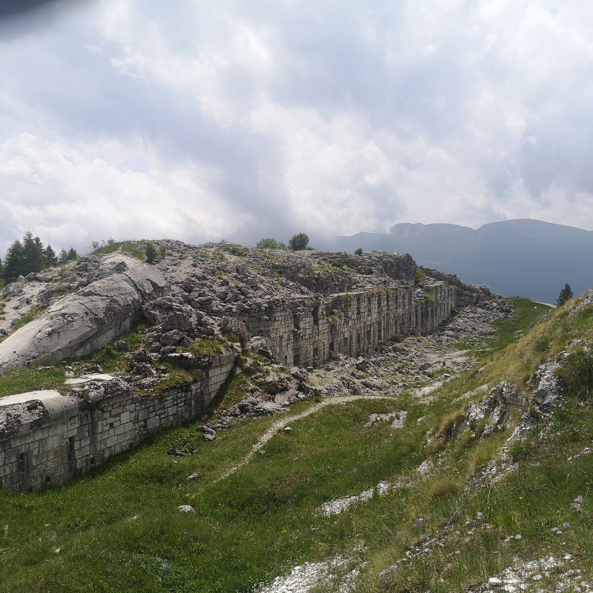 Escursione ad anello alla Forra del Lupo Escursione ad anello alla Forra del Lupo desktop picture