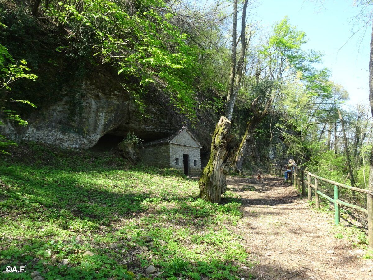 Sentiero panoramico a Guardamonte: tra le valli Stàffora e Curone Sentiero panoramico a Guardamonte: tra le valli Stàffora e Curone desktop picture