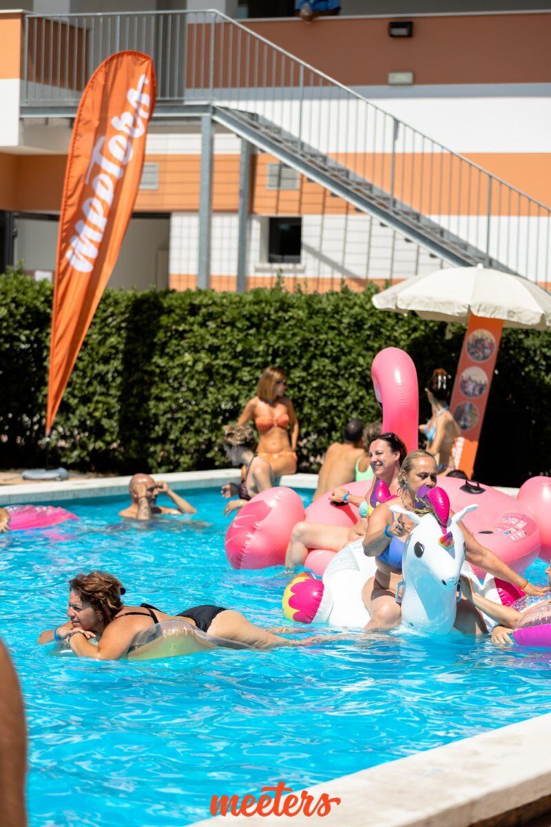 Raduno in piscina: tra Verona e il Lago di Garda Raduno in piscina: tra Verona e il Lago di Garda desktop picture