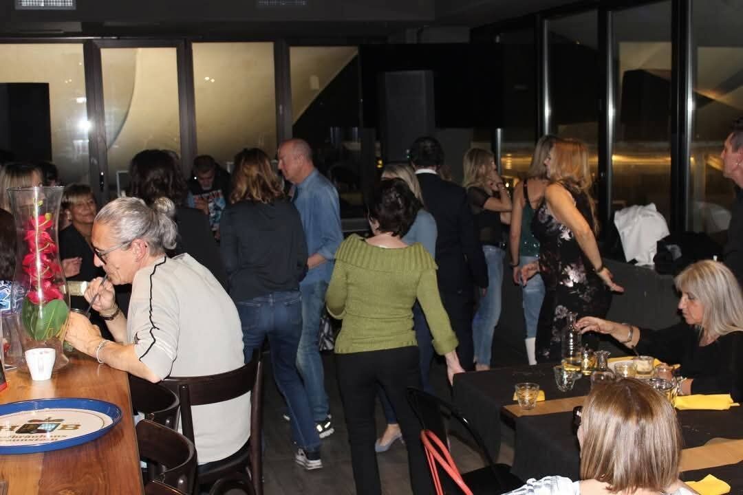 Apericena & Musica Anni '80 con Mamababa da The Voice! Apericena & Musica Anni '80 con Mamababa da The Voice! desktop picture