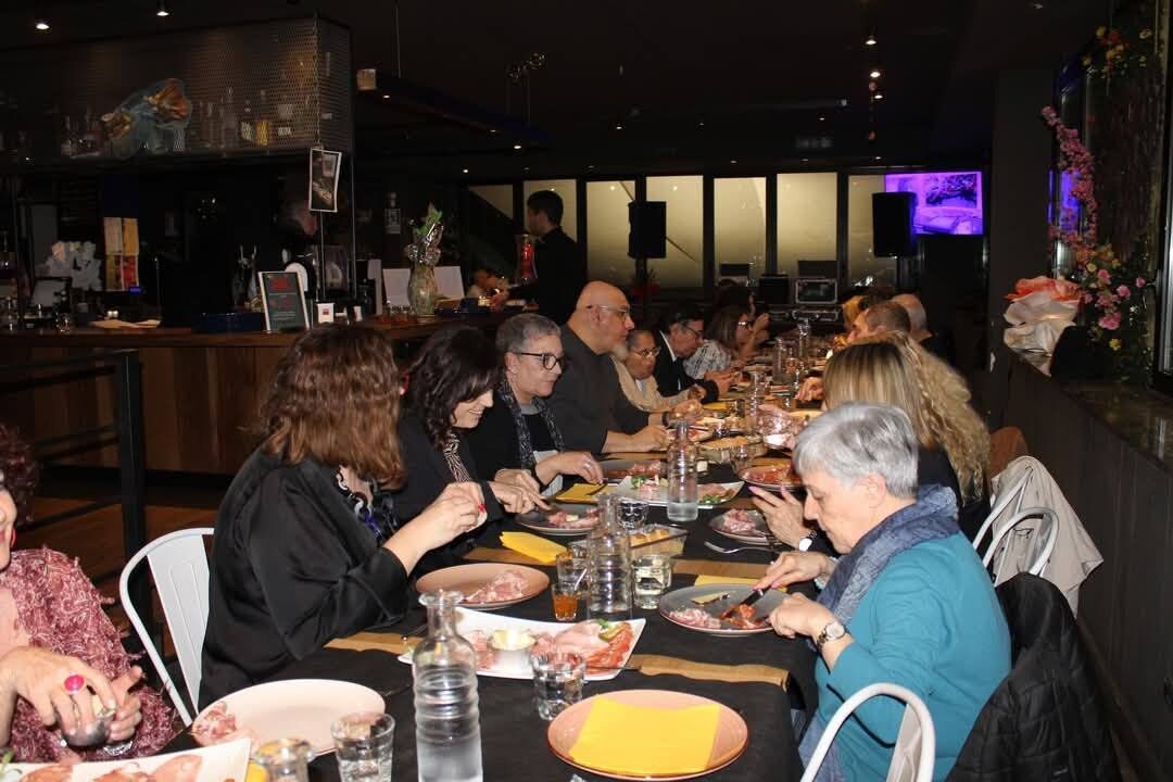 Cena, musica e cabaret con il "grande milanese imbruttito" Cena, musica e cabaret con il "grande milanese imbruttito" desktop picture