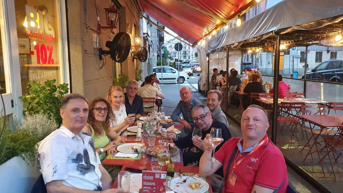 Milàn l'è un gran Milàn: cena sotto il cielo di Milano Milàn l'è un gran Milàn: cena sotto il cielo di Milano desktop picture