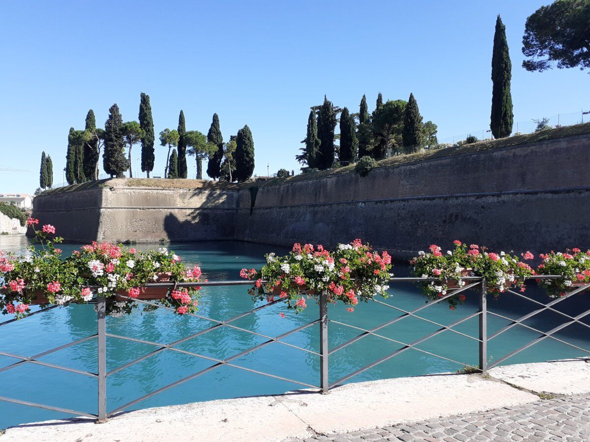 Peschiera del Garda, tour a piedi e in barca tra le mura fortificate Peschiera del Garda, tour a piedi e in barca tra le mura fortificate desktop picture