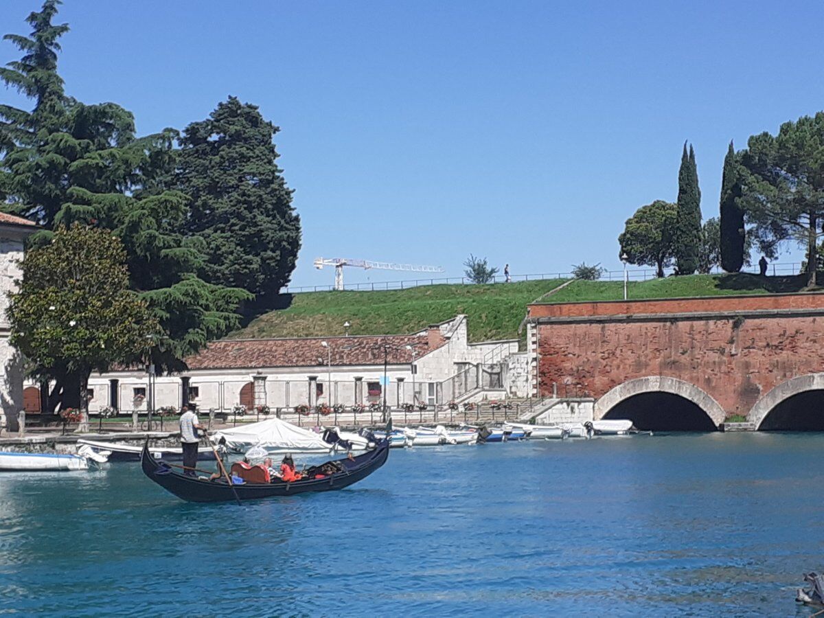 Peschiera del Garda, tour a piedi e in barca tra le mura fortificate Peschiera del Garda, tour a piedi e in barca tra le mura fortificate desktop picture