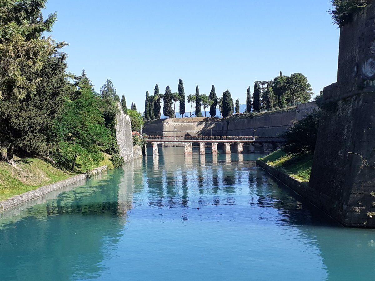 Peschiera del Garda, tour a piedi e in barca tra le mura fortificate Peschiera del Garda, tour a piedi e in barca tra le mura fortificate desktop picture