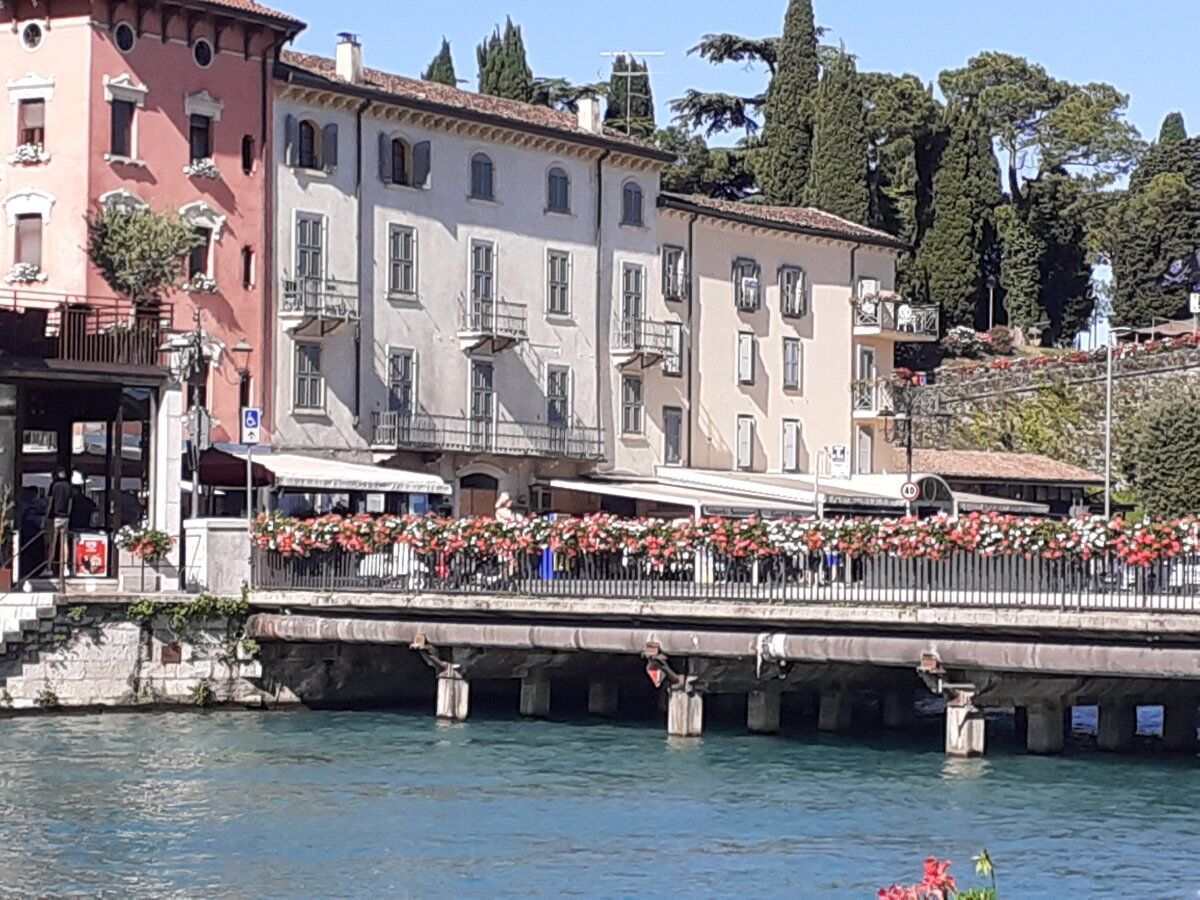 Peschiera del Garda, tour a piedi e in barca tra le mura fortificate Peschiera del Garda, tour a piedi e in barca tra le mura fortificate desktop picture