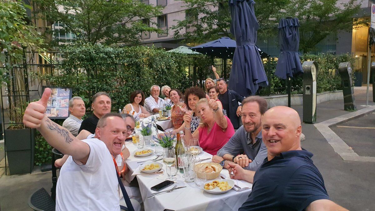 Pizzata Meeters sotto il Bosco Verticale Pizzata Meeters sotto il Bosco Verticale desktop picture
