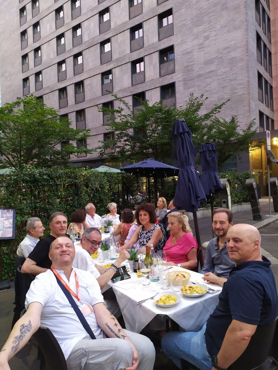 Pizzata Meeters sotto il Bosco Verticale Pizzata Meeters sotto il Bosco Verticale desktop picture