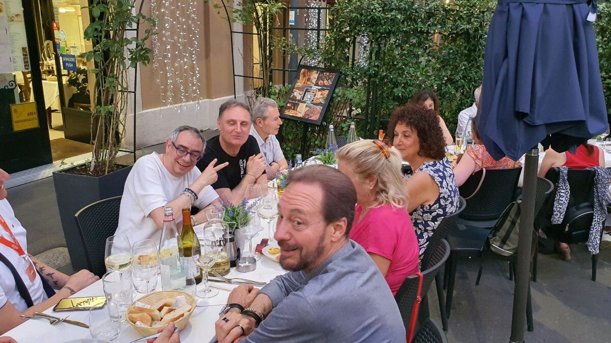 Pizzata Meeters sotto il Bosco Verticale Pizzata Meeters sotto il Bosco Verticale desktop picture