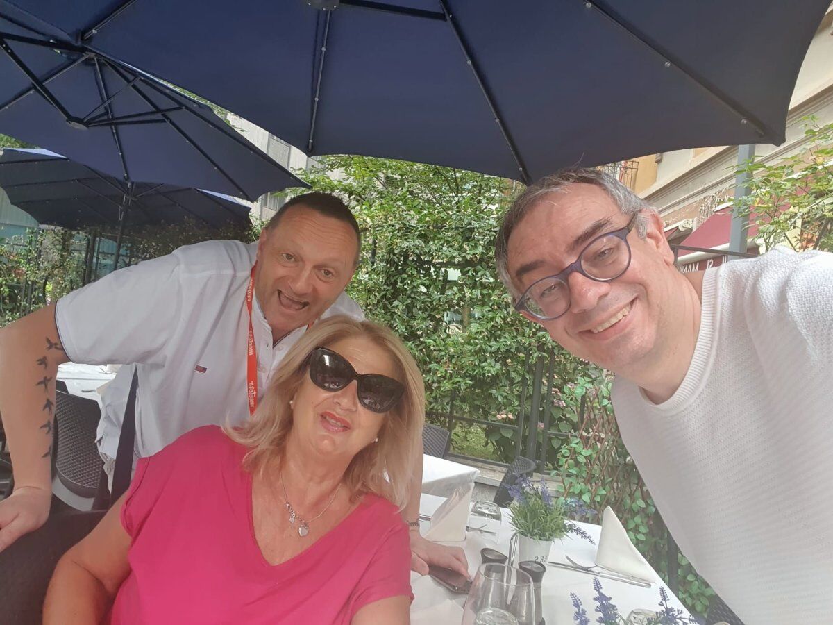 Pizzata Meeters sotto il Bosco Verticale Pizzata Meeters sotto il Bosco Verticale desktop picture