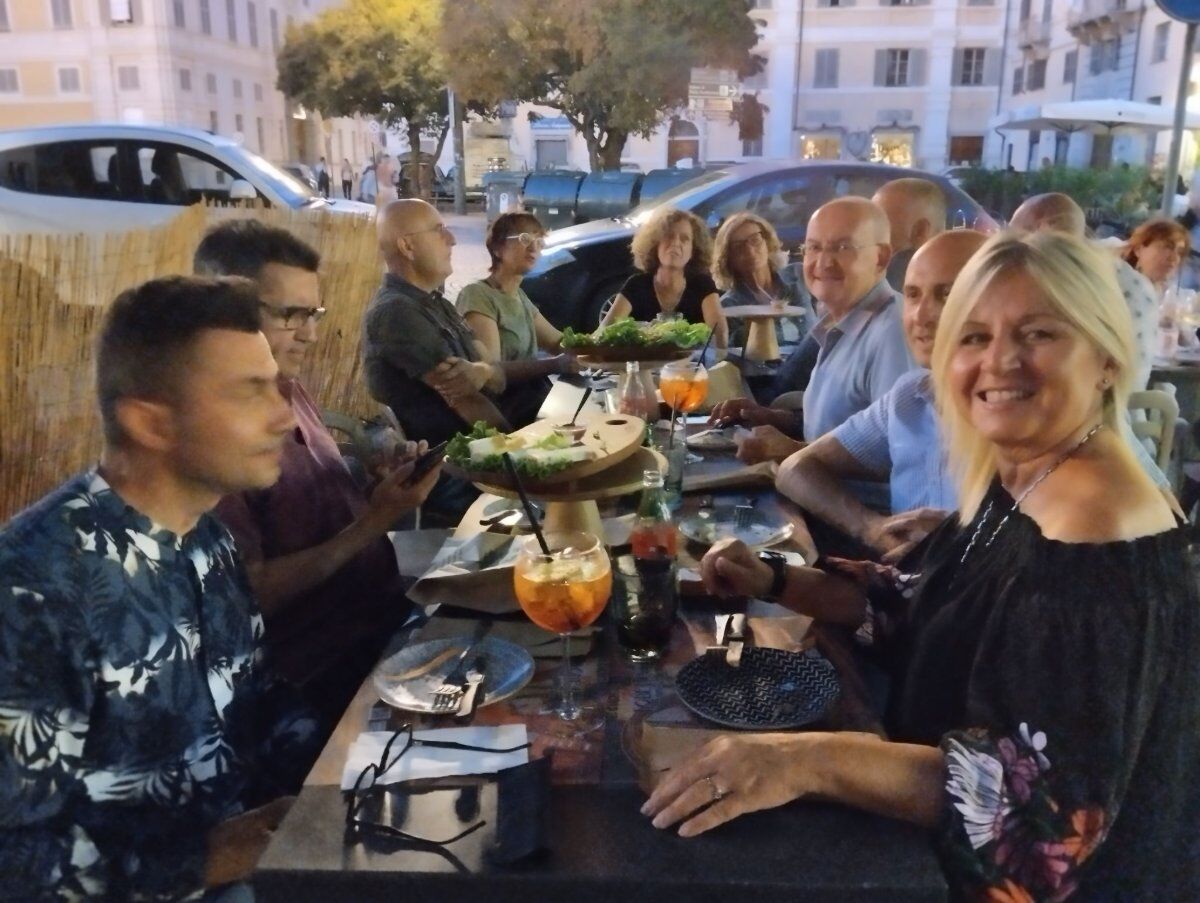 Apericena estivo con DJ set con musica in vinile Apericena estivo con DJ set con musica in vinile desktop picture