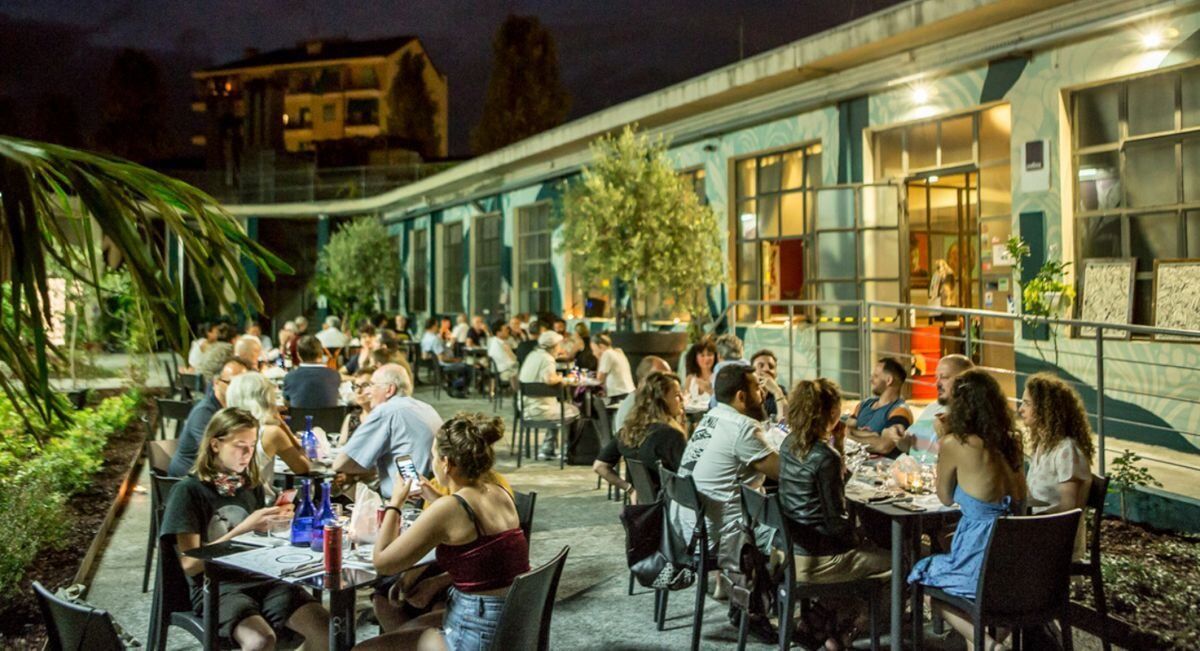 Apericena estivo con DJ set con musica in vinile Apericena estivo con DJ set con musica in vinile desktop picture