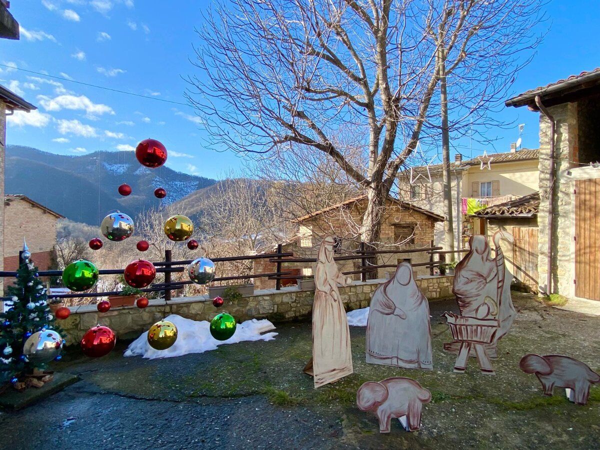 Da Canossa a Bergogno il paese dei 100 presepi Da Canossa a Bergogno il paese dei 100 presepi desktop picture