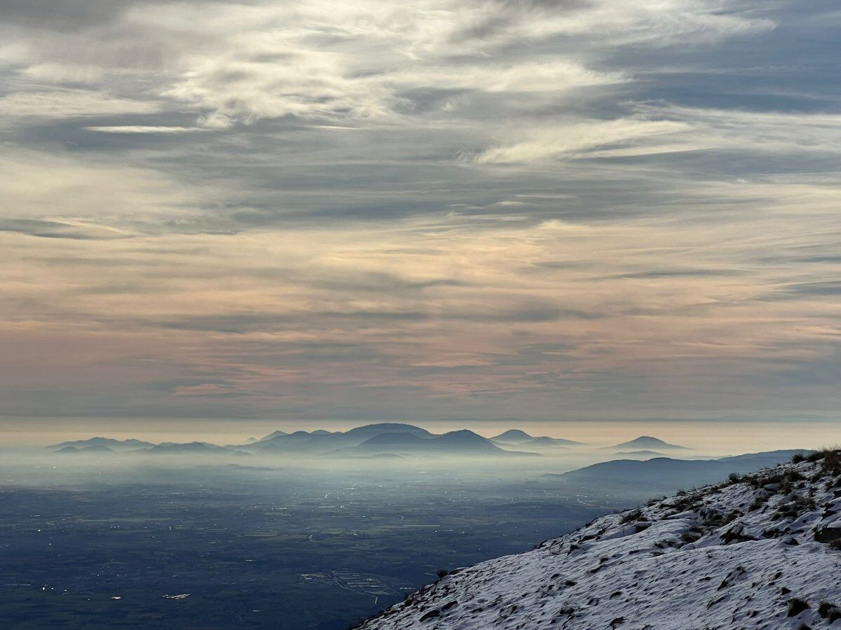 Da Bocchetta Granezza: malghe, sentieri partigiani e vista sui Colli Da Bocchetta Granezza: malghe, sentieri partigiani e vista sui Colli desktop picture