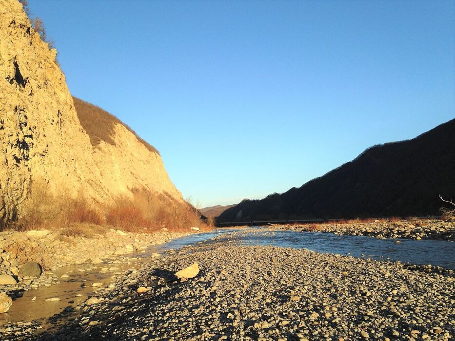 La Valle del Secchia: Uno Sguardo sulla Pietra di Bismantova - MATTINA La Valle del Secchia: Uno Sguardo sulla Pietra di Bismantova - MATTINA desktop picture