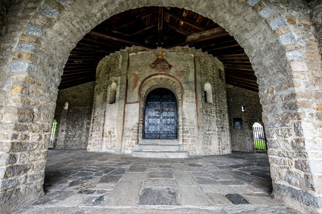 San Pietro al Monte: Escursione panoramica sui Laghi Brianzoli San Pietro al Monte: Escursione panoramica sui Laghi Brianzoli desktop picture