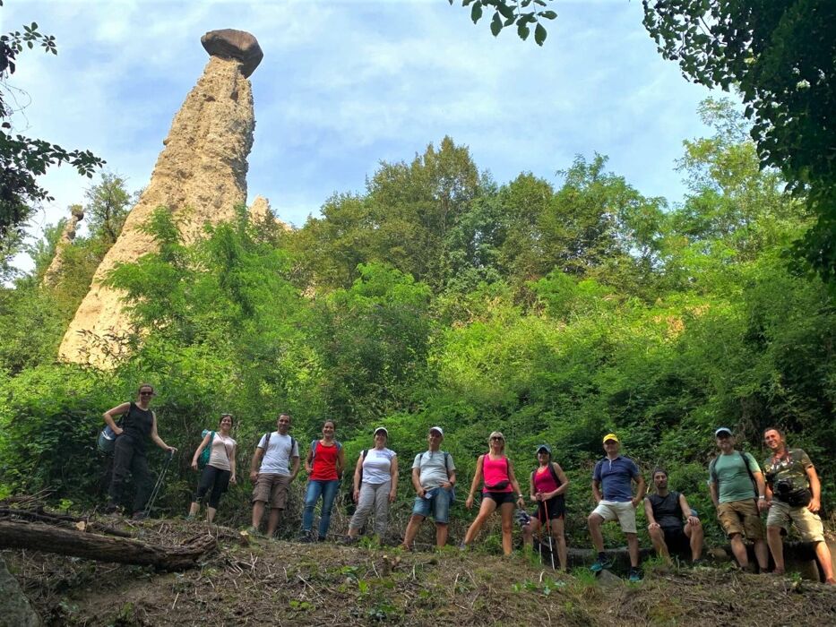 I Dolci Sentieri tra le Maestose Piramidi di Zone I Dolci Sentieri tra le Maestose Piramidi di Zone desktop picture