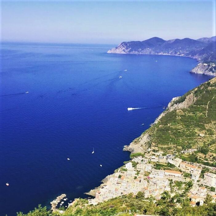 Riomaggiore: Lungo la Via dei Santuari nelle Cinque Terre (SP) Riomaggiore: Lungo la Via dei Santuari nelle Cinque Terre (SP) desktop picture