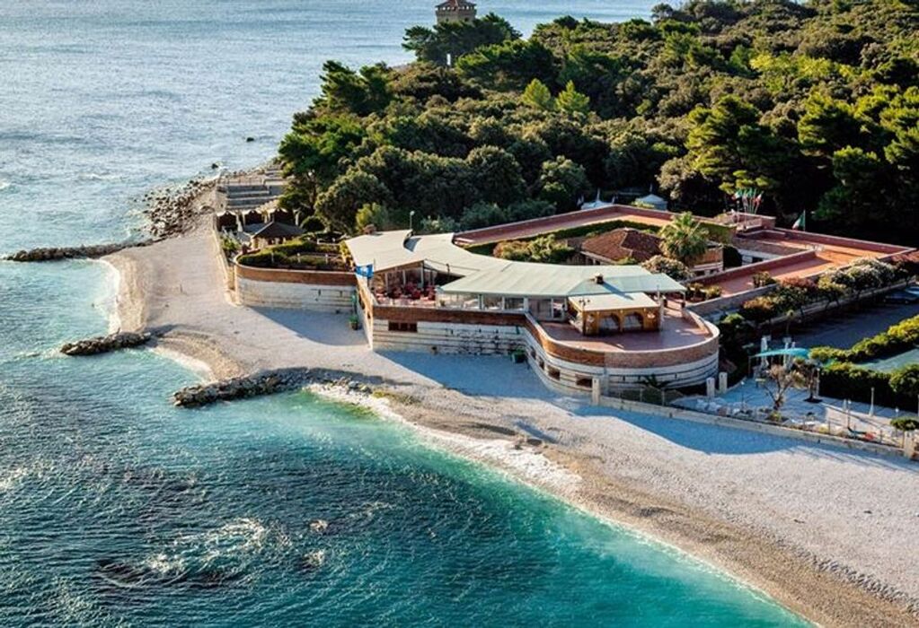 Portonovo: la Baia Verde del Monte Conero Portonovo: la Baia Verde del Monte Conero desktop picture