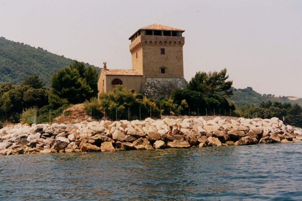 Portonovo: la Baia Verde del Monte Conero Portonovo: la Baia Verde del Monte Conero desktop picture