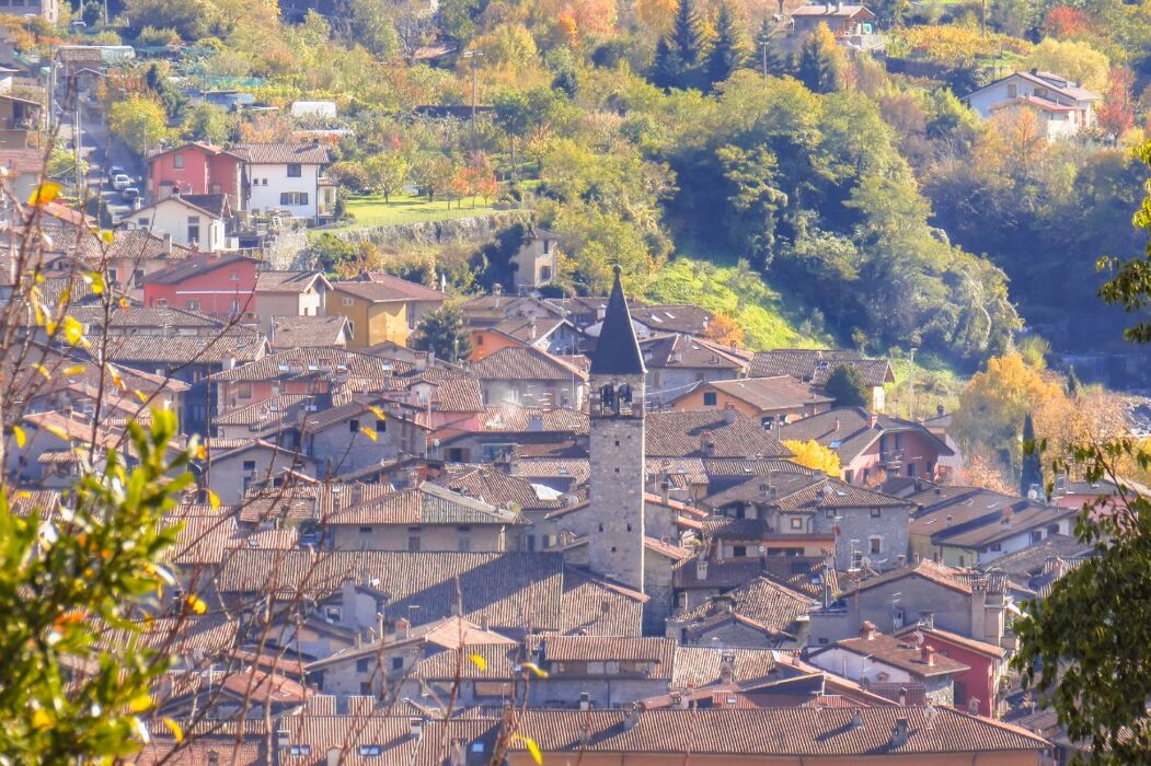 Camminata a Bienno: il Bosco del Cerreto e il Gufo panoramico Gigante Camminata a Bienno: il Bosco del Cerreto e il Gufo panoramico Gigante desktop picture