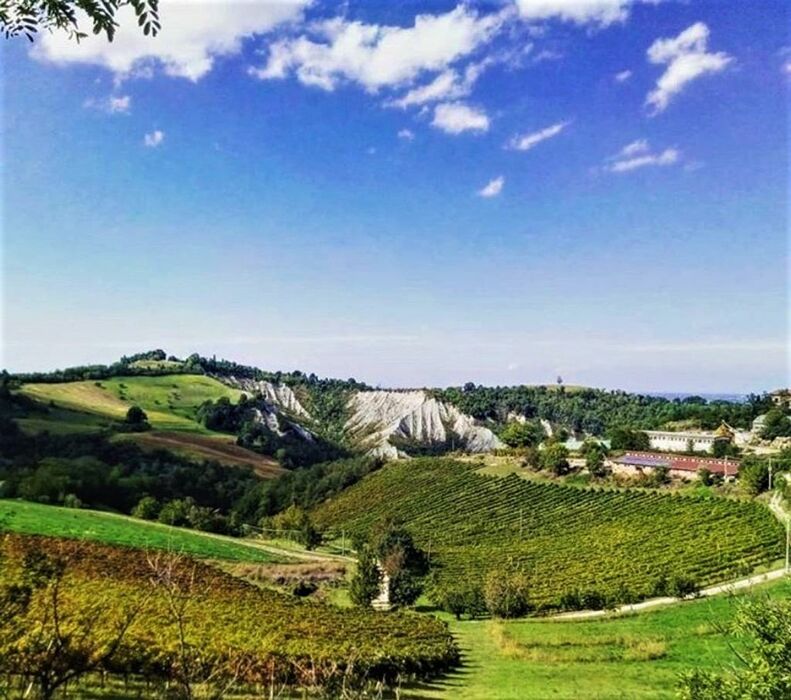 Escursione Lungo la Rinomata Via del Gesso degli Artisti Escursione Lungo la Rinomata Via del Gesso degli Artisti desktop picture