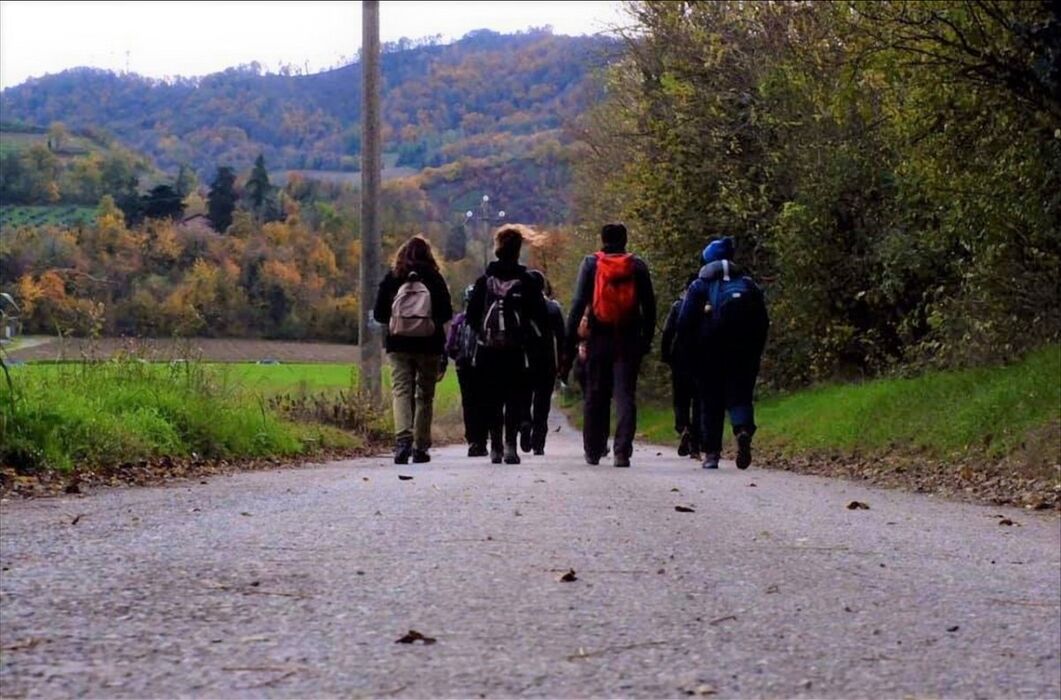 Escursione Lungo la Rinomata Via del Gesso degli Artisti Escursione Lungo la Rinomata Via del Gesso degli Artisti desktop picture